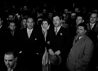 Pedro Vargas, Jorge Negrete y otros artistas durante una ceremonia religiosa en la Basílica