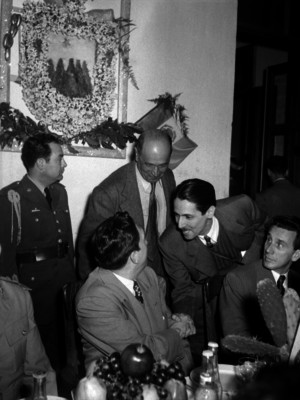 Miguel Alemán Valdés y Roman Beteta durante un banquete con empresarios