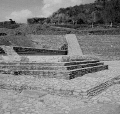 Escalinata y muros restaurados en Cholula