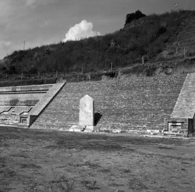 Estela localizada en la escalinata de la Gran Pirámide de Cholula