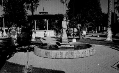 Kiosco y fuente en un jardín de Mocorito