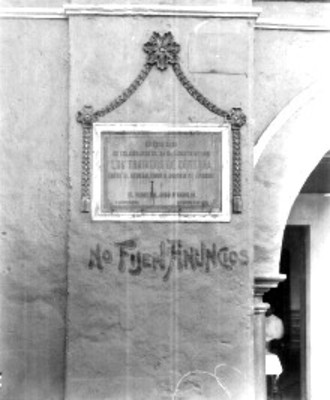 Placa de la casa en donde se celebraron los tratados de Córdoba