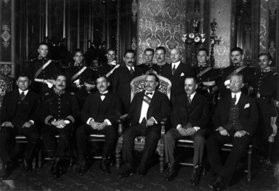 Alvaro Obregón y su gabinete en Palacio Nacional, retrato de grupo