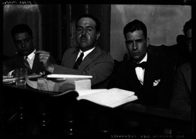Gabriel Gay Fernández con J. Pérez Moreno y otros abogados en un juzgado