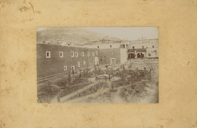 Vista del Hospital Municipal y el jardín Bartolomé de Medina