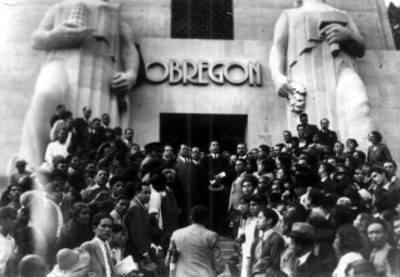 Barba González dirige la palabra durante inaguración de monumento