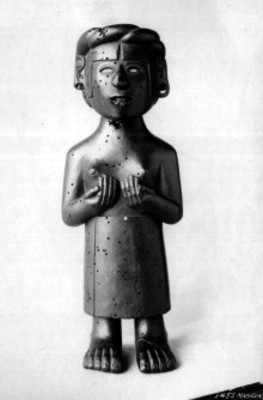 Figura femenina prehispánica exhibida en el Museo Nacional