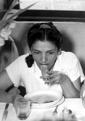 Elvira Vargas, Periodista comiendo