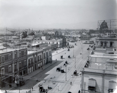 Avenida de los Hombres Ilustres vista hacia la estructura del palacio legislativo (hoy monumento a la revolución)