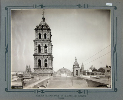 Vista de la torre y bóveda de la Iglesia de San Agustín