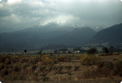 Volcan Iztaccihuatl, visto desde la carretera a Cuautla