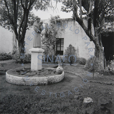 Vista parcial de jardín, ex hacienda San Antonio Tochatlaco