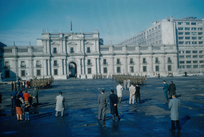 Militares en el exterior del Palacio de la Moneda