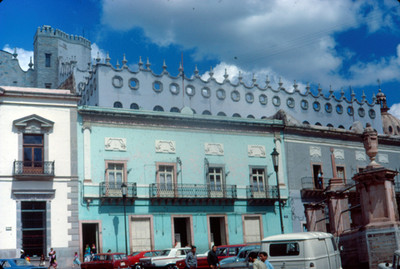 Vista de edificios en la Plaza de la Paz