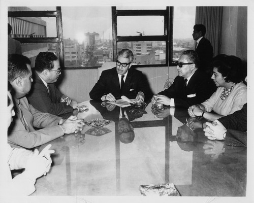 Rafael Galván Maldonado, Salomón González Blanco y otros políticos en una reunión