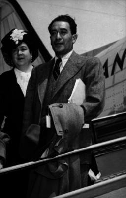 Vicente Lombardo Toledano y su esposa llegan a México
