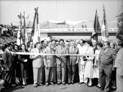 Miguel Alemán Valdés y otros funcionarios durante una inauguración