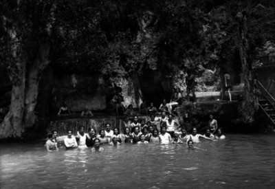 Bañistas en un balneario de Morelos