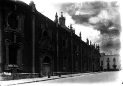 Colegio de las Vizcaínas, fachada