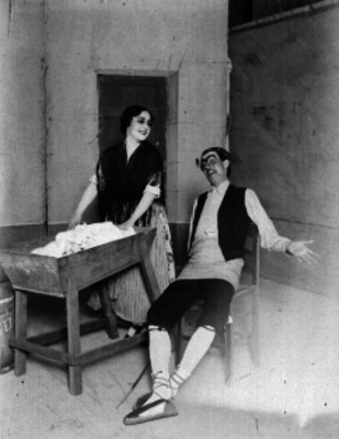 Luis G. Barreriro y Francisca Escribano en una escena cómica