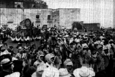 Festival popular con representaciones prehispánicas