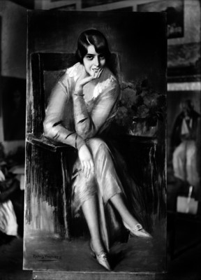 Pintura al óleo de una mujer sentada en una silla realizada por Alfredo Ramos Martínez, retrato