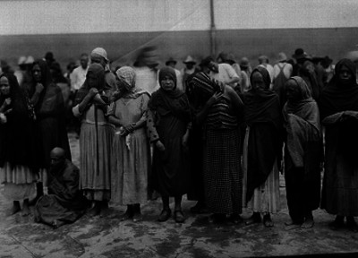Mujeres durante una redada