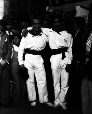 Vascos rodeados por gente