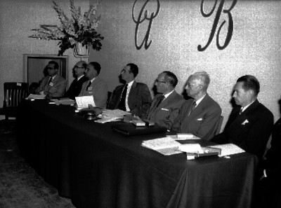 Banqueros en un presídium durante una convención en Cd. Juárez, Chih