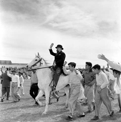 Hombre representando a Venustiano Carranza, durante una ceremonia