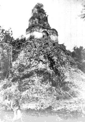 Vista del Templo lll antes de su reconstrucción