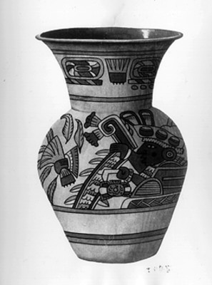 Vaso polícromo decorado con personaje y motivos geométricos