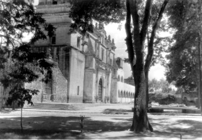 Templo de San Juan Bautista en la Plaza Hidalgo