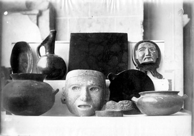 Colección de vasijas y máscaras prehispánicas