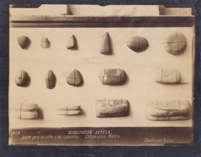 Civilización azteca, útiles para las artes y las industrias, composición: piedra
