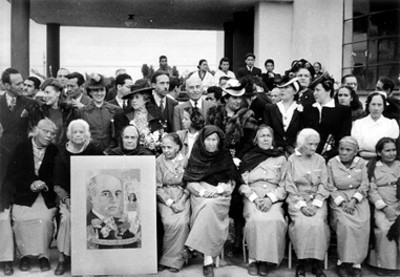 Ancianos durante un acto público, retrato