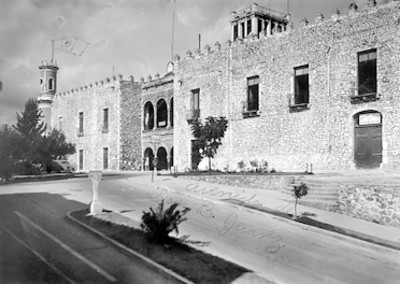 Palacio de Cortés y "Avenida de Don B. Juárez", vista parcial