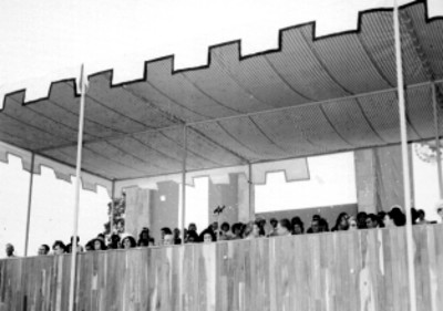 Eva Sámano, Juliana, reina de Holanda y comitiva presidiendo evento durante su visita a la Unidad Independencia