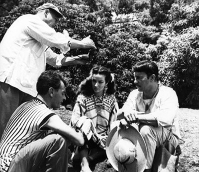 Pedro Infante y María Félix con directores en la filmación de la película Tizoc