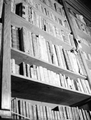 Librero en la biblioteca Nacional