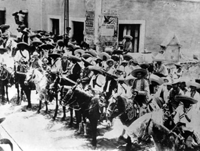 Emiliano Zapata y su ejército en su entrada triunfal a Cuernavaca