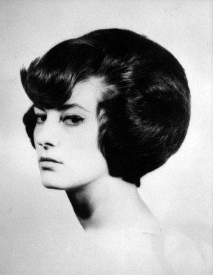 Modelo luce peinado, retrato