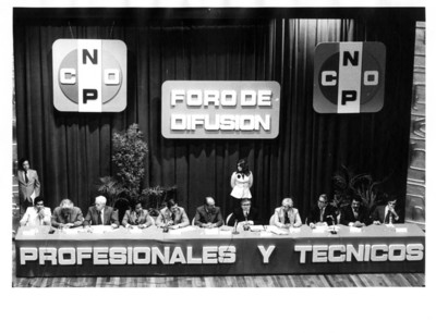 Miembros de la CNOP reunidos con Santiago Roel, el "Foro de Difusión" de "Profesionales y Técnicos"