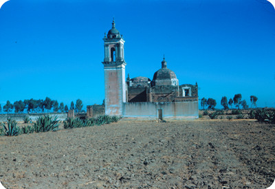Iglesia, lado oeste, panorámica
