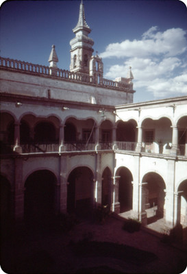 Claustro y patio del convento, vista parcial