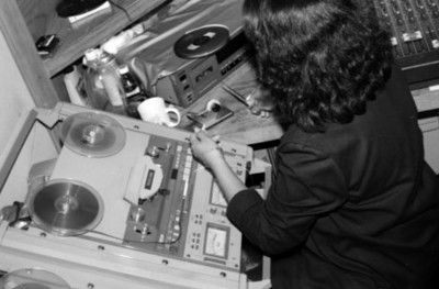 Empleada de la Dirección de Medios de Comunicación edita cinta