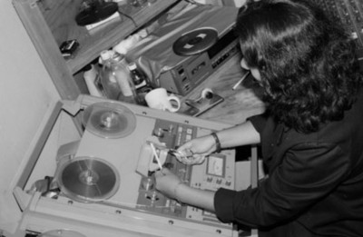 Empleada de la Dirección de Medios de Comunicación edita cinta