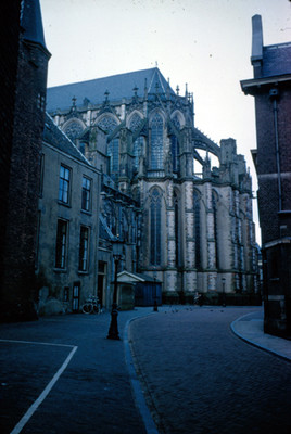 Catedral de Utrecht, vista parcial desde una calle