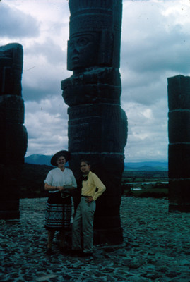 Edith Sophie y su hijo junto en un Atlante, retrato