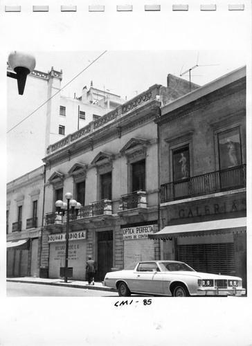 Casa particular dedicada a comercios y viviendas